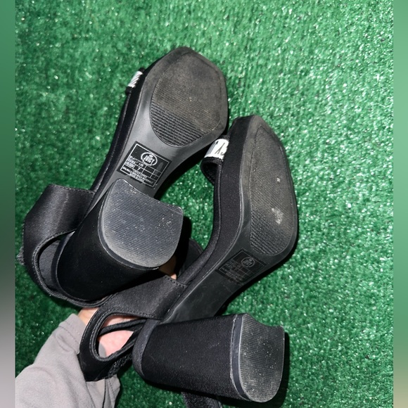 Juicy by Juicy Couture Black Velcro Platform Block Heel Sandal - Picture 5 of 5